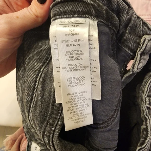 Good American Black Denim Shorts Size 8/29 - Picture 3 of 5